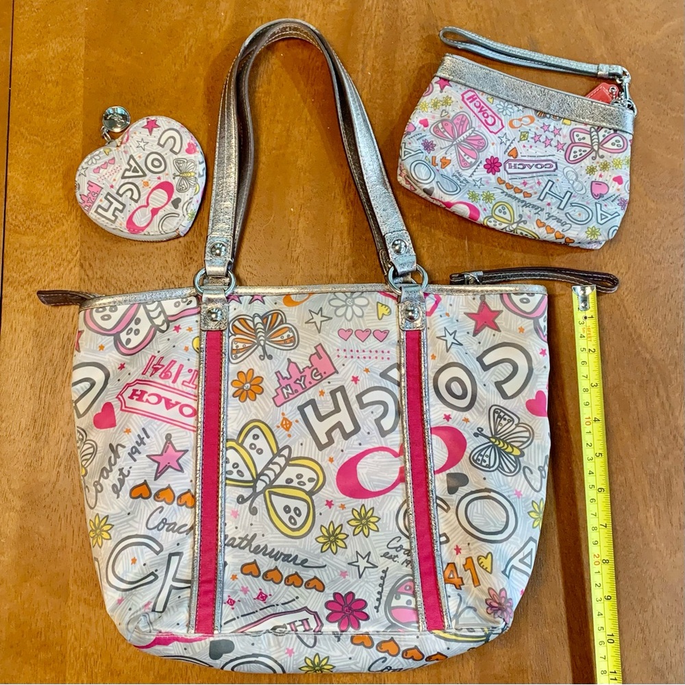 COACH Poppy Daisy Bandana Butterfly Graffiti Tote + Heart coin purse + Wristlet - Picture 5 of 14